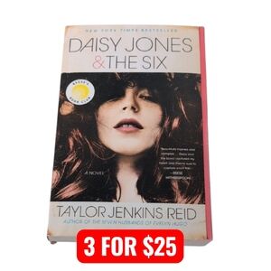 Daisy Jones & the Six by Taylor Jenkins Reid Paperback